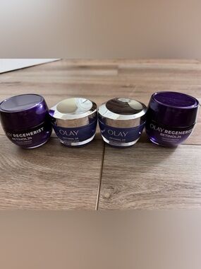 OLAY Regenerist Retinol24 Night Cream Jar in Deep Purple